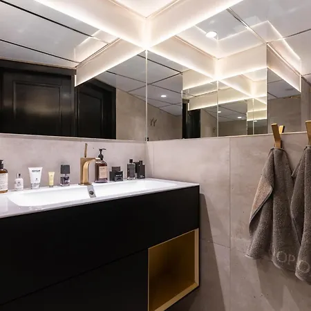 Luxury Penthouse With Amazing Views In Old Town & Free Parking! דירה *