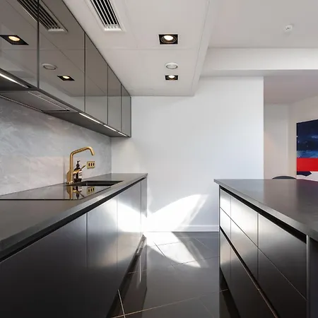 Luxury Penthouse With Amazing Views In Old Town & Free Parking! דירה *