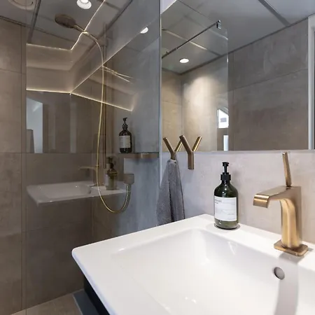 Luxury Penthouse With Amazing Views In Old Town & Free Parking! דירה