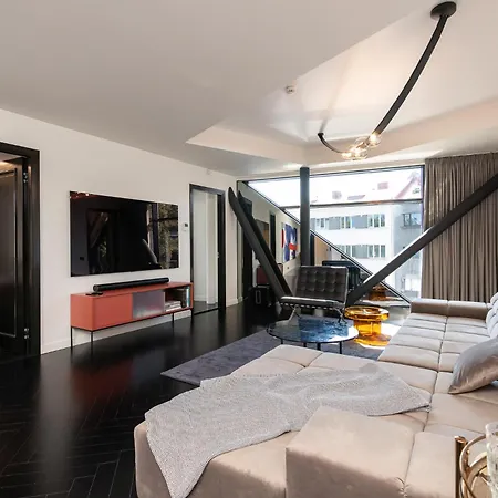 Luxury Penthouse With Amazing Views In Old Town & Free Parking! Apartment