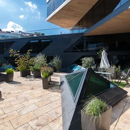 Luxury Penthouse With Amazing Views In Old Town & Free Parking! טאלין