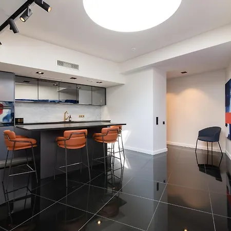 Luxury Penthouse With Amazing Views In Old Town & Free Parking! شقة